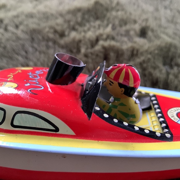 1996 Victoria, a Science Experiment - Picture 5 of 8